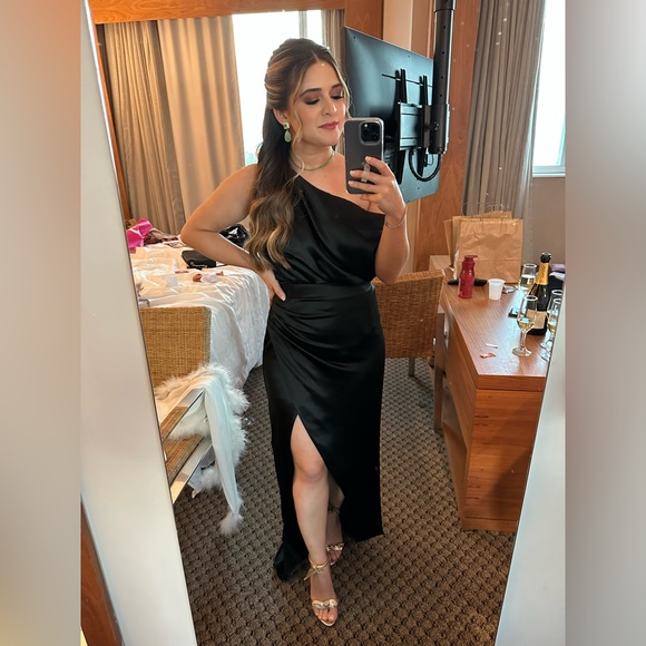 Revolve, Dinah One Shoulder Dress
NONchalant Label - Picture 2 of 5